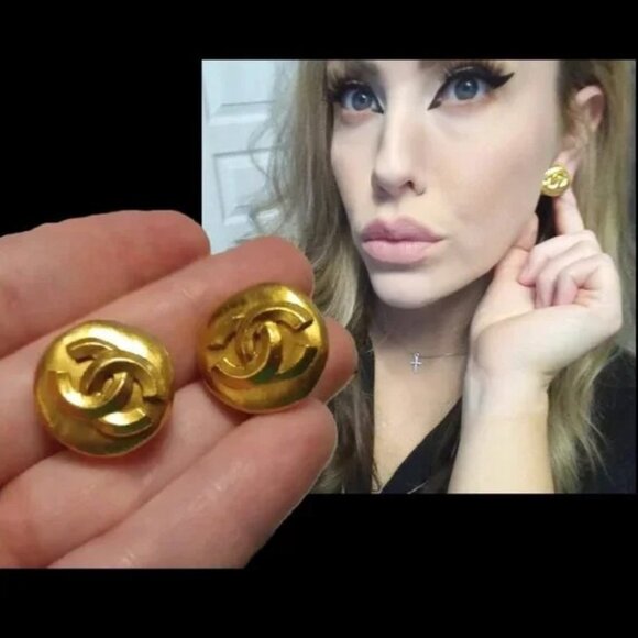 Chanel Vintage Interlocking CC Clip On Earrings 24K Gold-Plated - Picture 1 of 14